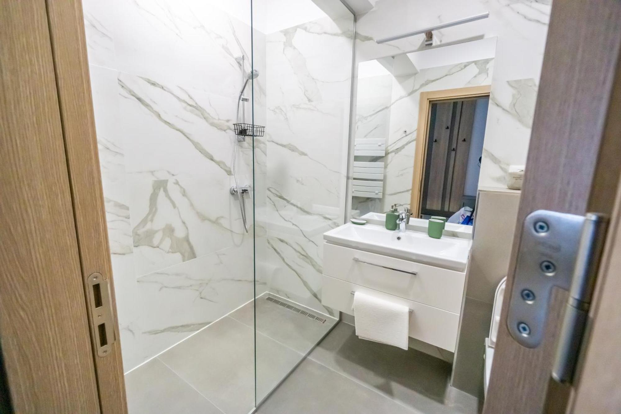 Your New And Modern Home Бухарест Экстерьер фото